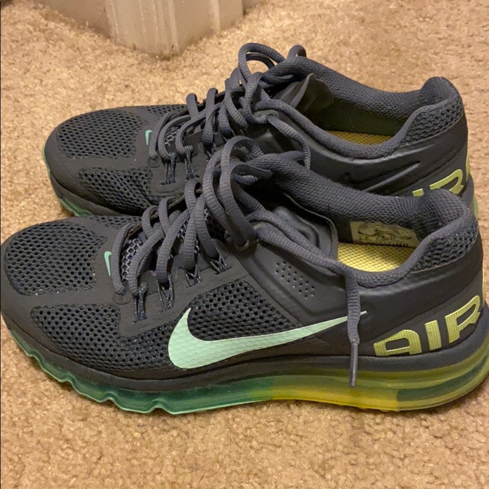 2013 Women’s Nike AirMax (size 8)